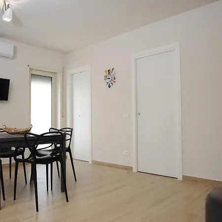 Mare E Storia Apartment *